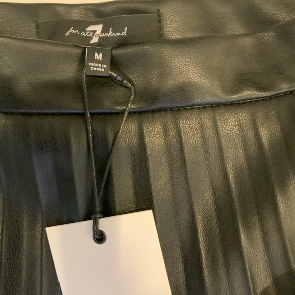 Black pleated faux leather skirt. - Picture 3 of 4